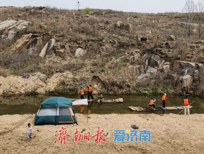 山涧竹排漂流添活力 助力乡村振兴跑出 “加速度”