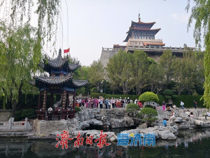 护城河畔觅清凉