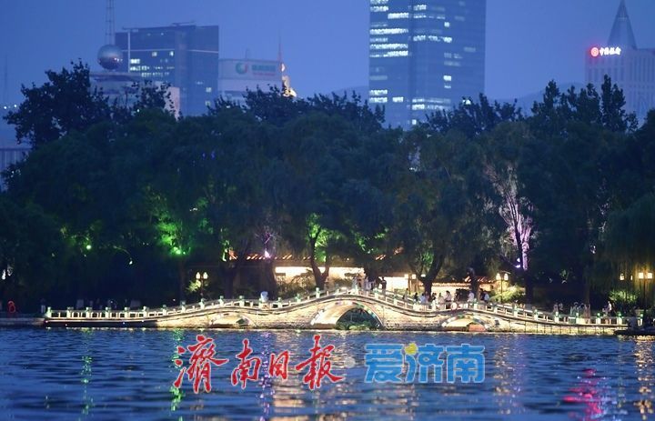 泉城新景致，明湖画中游