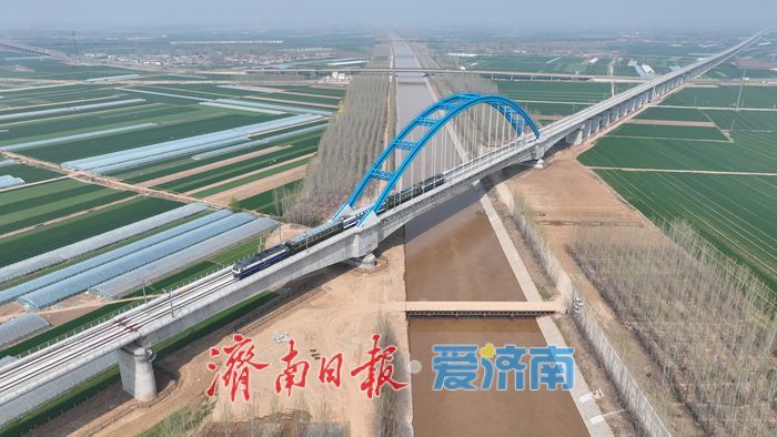 凌晨从济南站编组出发，这列“第一车”正改写济南铁路格局