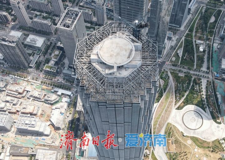 项目强省会｜济南“第一高”塔冠钢结构吊装完工