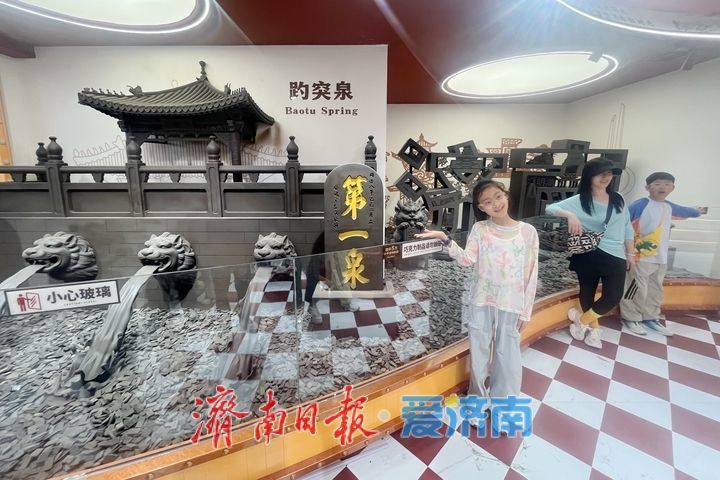 巧克力复刻泉城景点！芙蓉街“甜蜜地标”引游客打卡