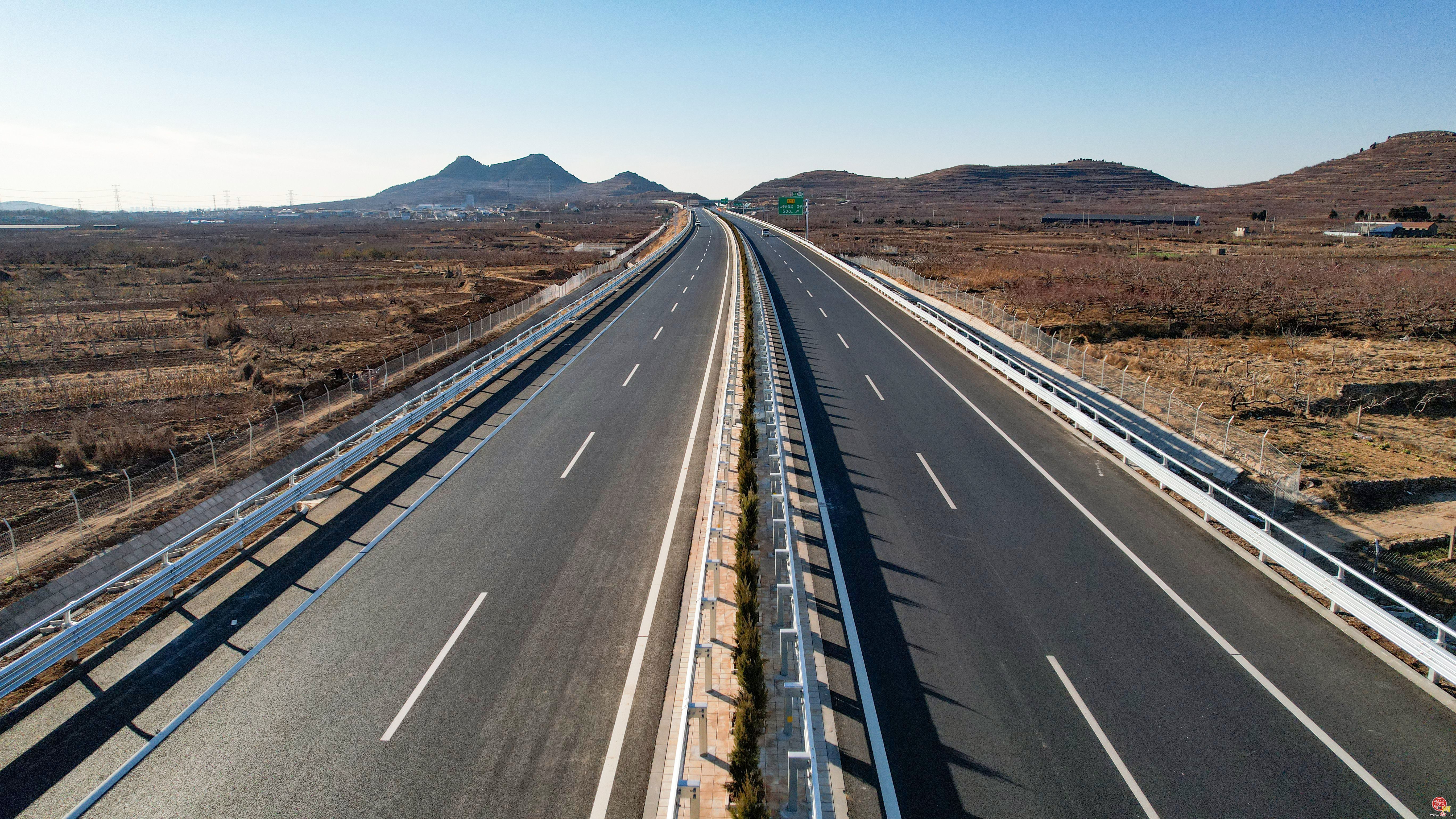 临沂至滕州高速公路费县南至滕州北段建成通车