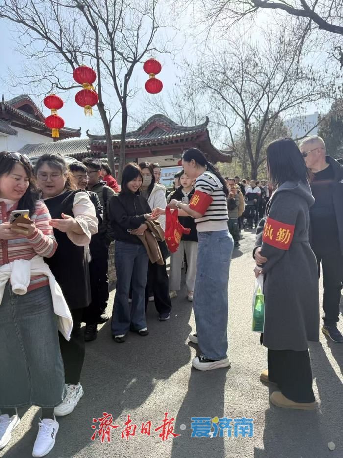 新春走基层丨千佛山游园会初五年味儿不减