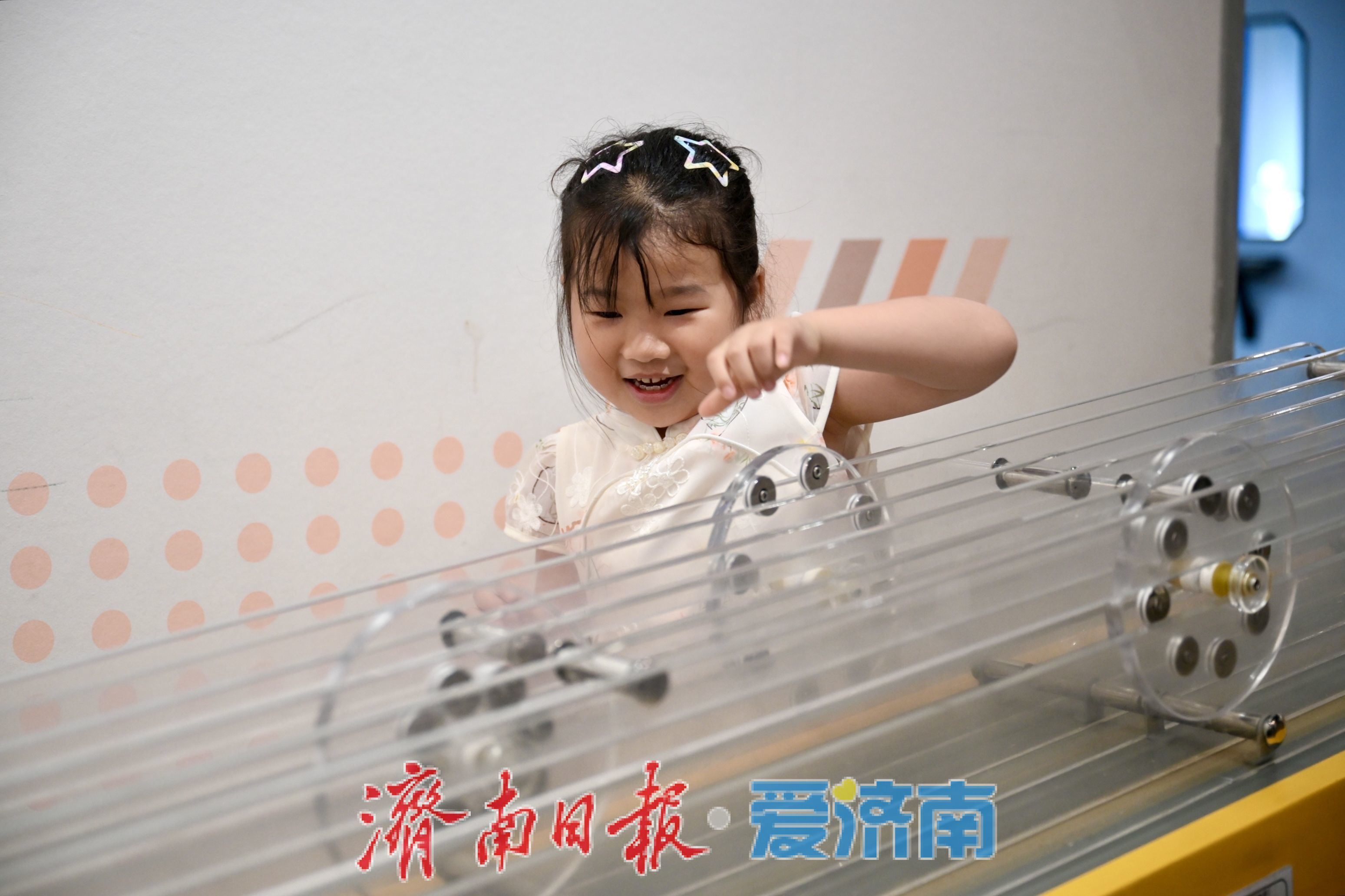 “六一”暖心开放 科技馆成亲子科普乐园