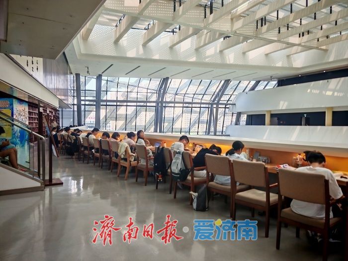 书香纳凉、逐热求学！济南市图书馆暑期“一座难求”