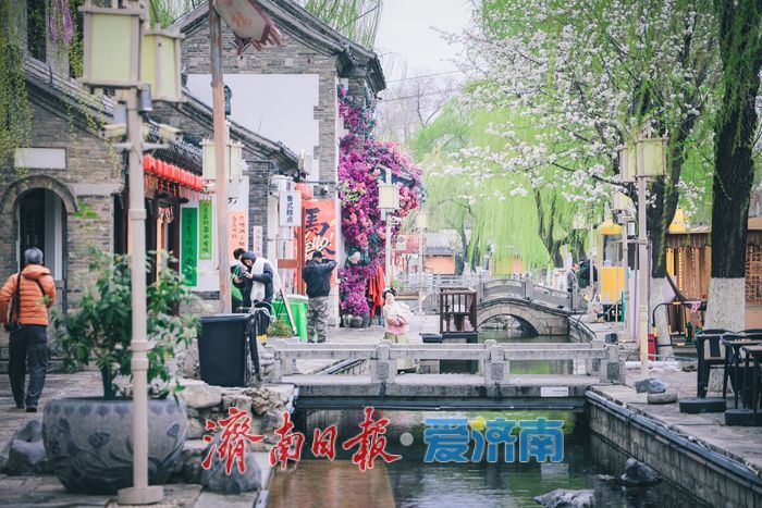 青巷流泉映古街