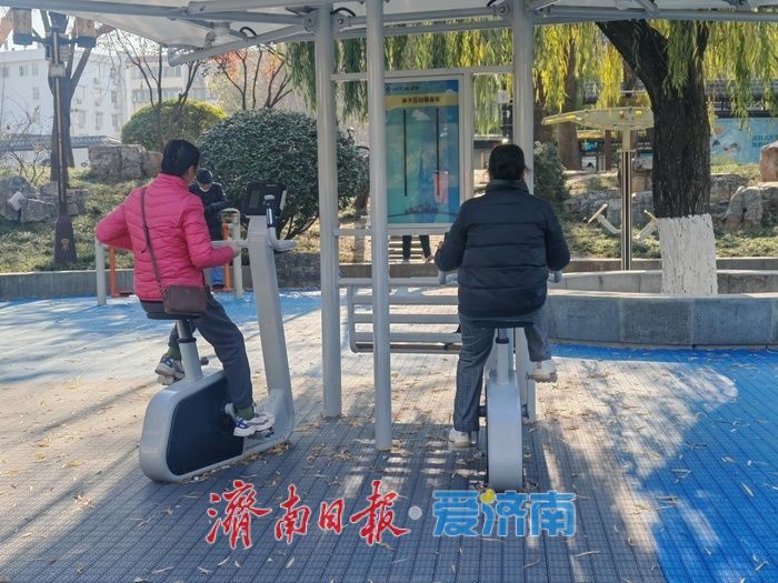 一年四季 泉在济南丨大明湖南岸健身广场人气旺 晴暖冬日市民畅享运动乐趣