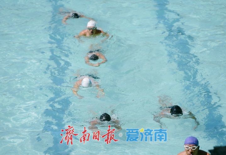 “五一”假期最后一天迎“立夏” 济南护城河畔变“天然空调房”