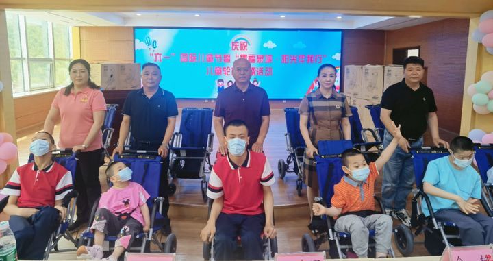 济南市残疾人福利基金会携手南部山区为残障儿童捐赠轮椅