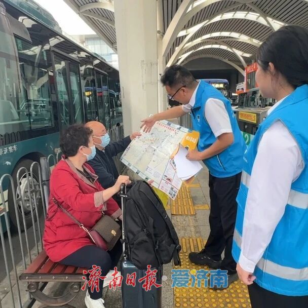 护航国庆出行路，公交志愿服务在行动