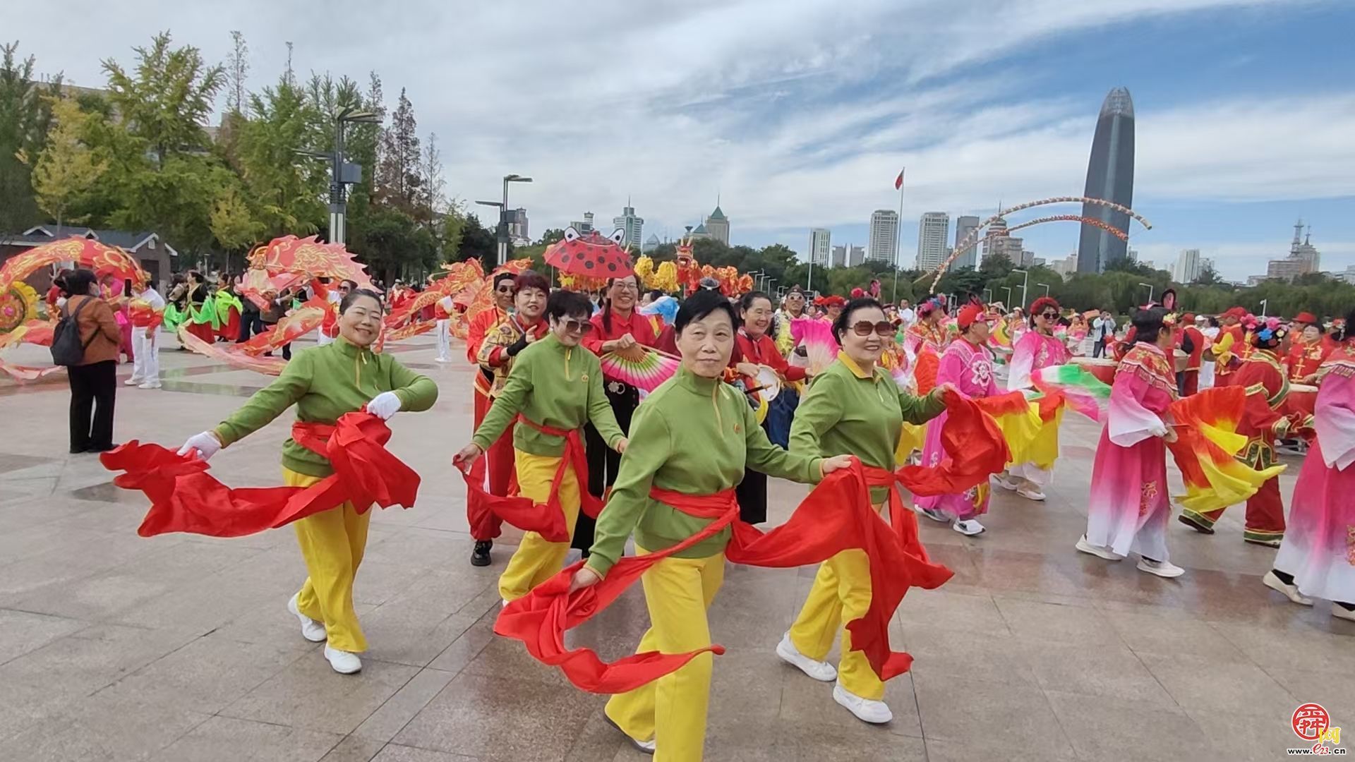 重阳佳节暖泉城！这场银龄文艺展演，舞出精气神、秀出自信美