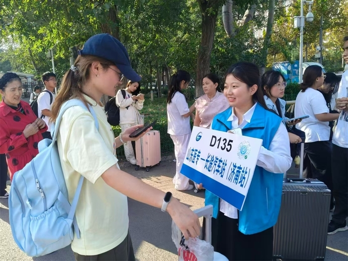 济南公交小长假期间共营运班次约29.6万班，客运量约808万人次