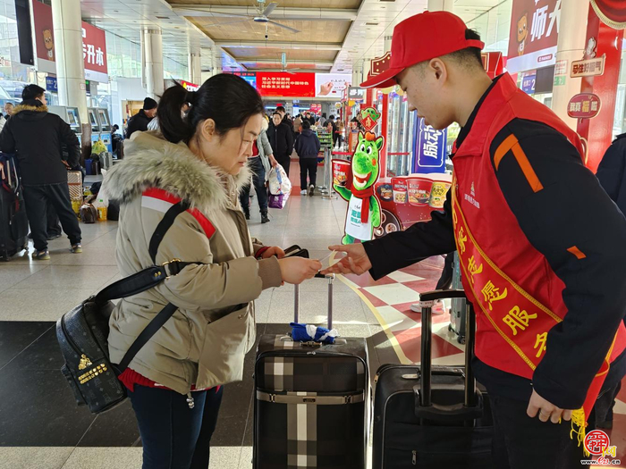 “暖冬行动” 温暖同行 济南热力集团组织开展护航春运活动