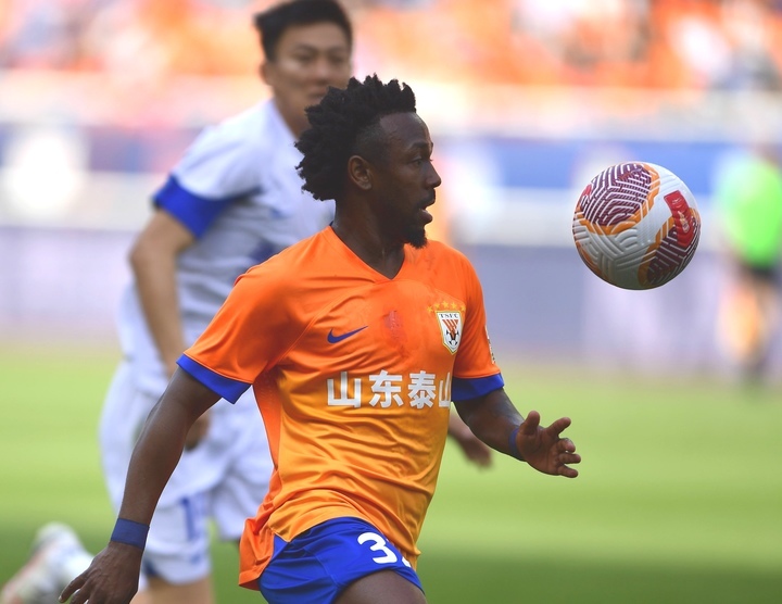 山东泰山4：1战胜沧州雄狮 中止连败获得喘息时机