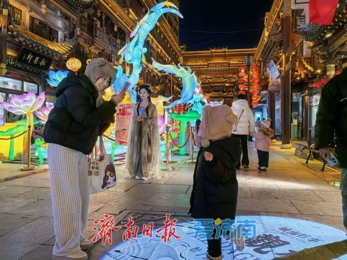 济南这里今晚亮灯，三大神仙灯组美到窒息