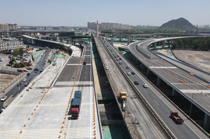 济南零点立交主线桥东向西封闭 新建匝道已临时放开通行