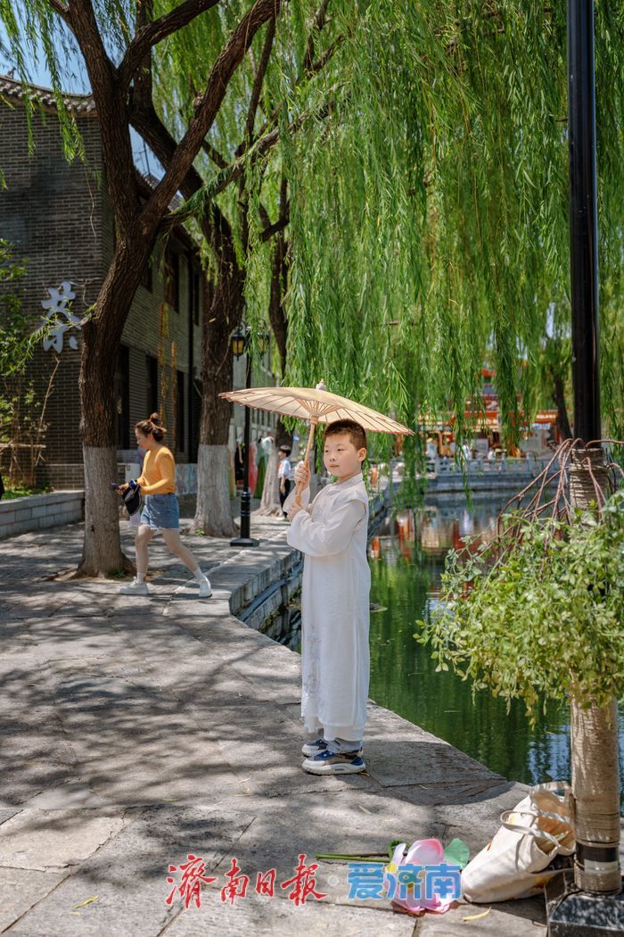 泉城暑假亲子欢：济南明府城变身“带娃打卡”新热土