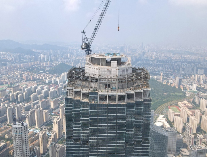 项目强省会｜济南“第一高”幕墙已施工至最高层