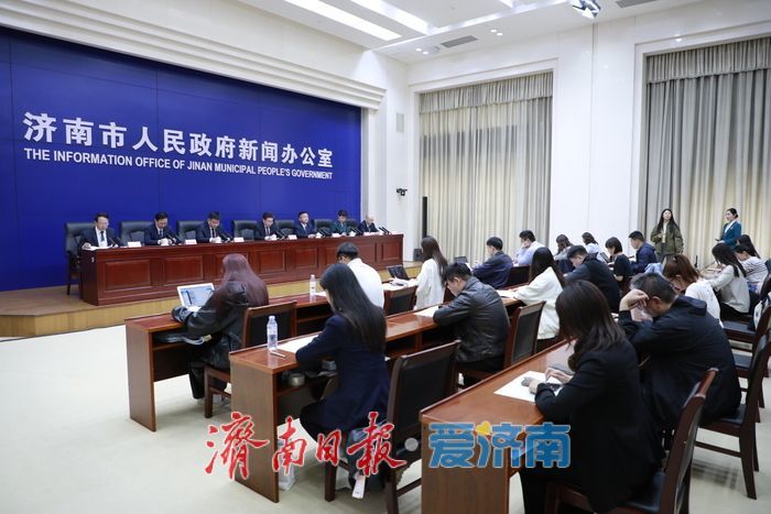 “五一”假期，来济游客通过微信小程序定位导航完成名泉打卡，可兑换文创产品