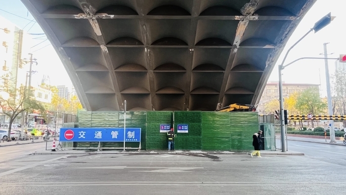 百年老天桥大修改造进入全新阶段，桥下商铺全部拆除完成