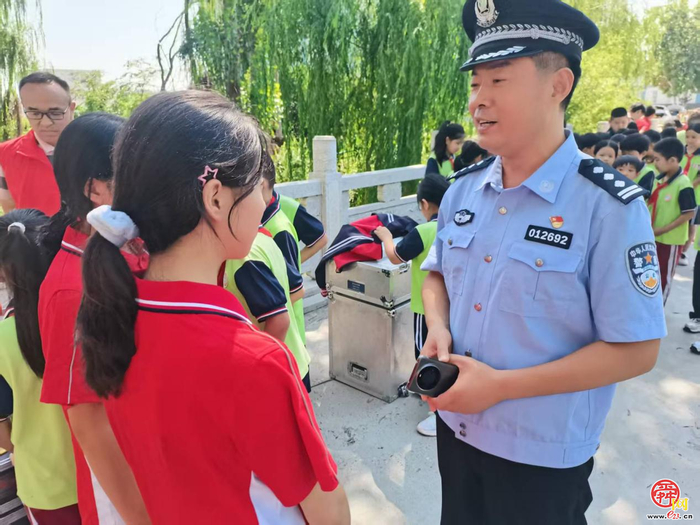 济阳新市镇中学以“烽火记忆照前路 秋风为序启新程”为主题举行开学典礼讲好开学第一课