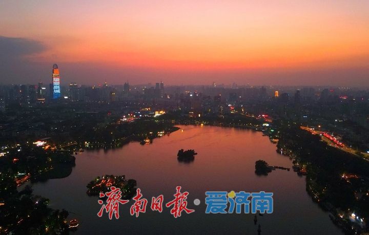 雨后初霁，绚丽晚霞扮靓泉城夜空