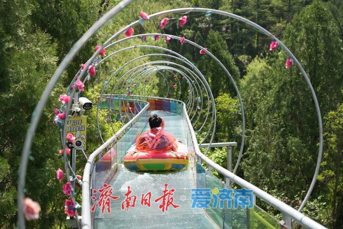 济南红叶谷 山水之间畅享“速度与清凉”！