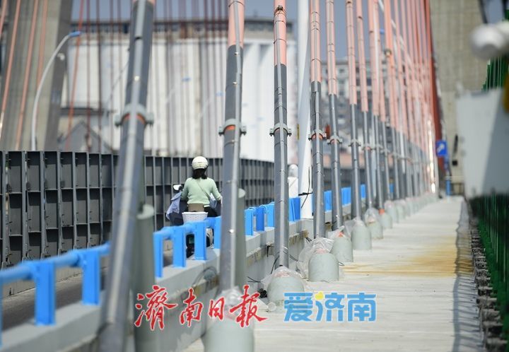 济南“22岁”高架桥阻尼器全部换新