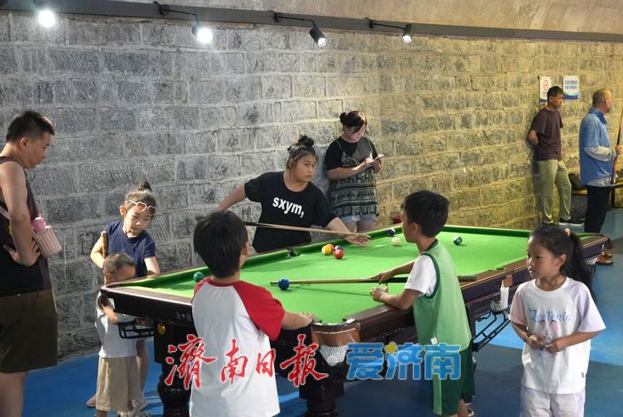 一年四季 泉在济南丨18℃天然“空调房”！防空洞成市民夏日避暑好去处