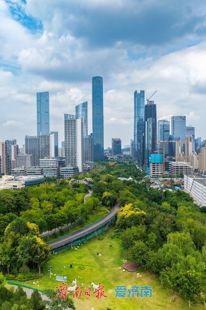云影交织景致怡人，晴雨相间邂逅济南CBD都市风光