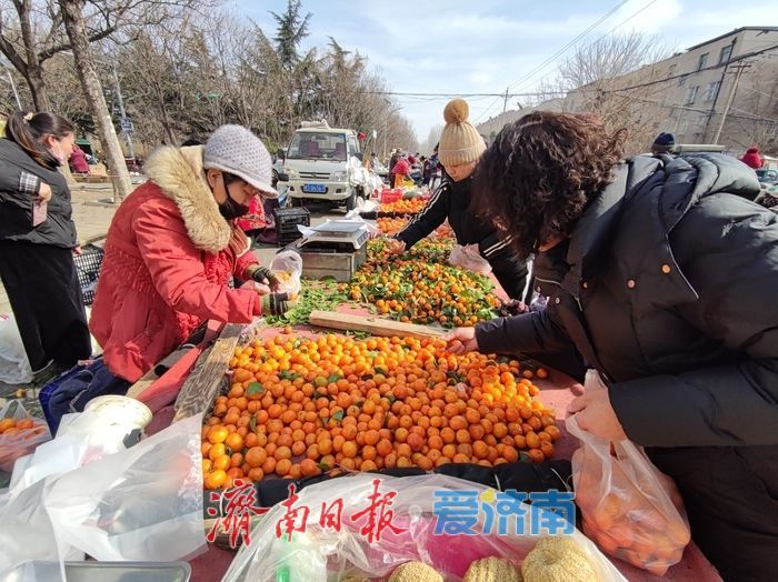 人头攒动购年货 烟火升腾年味浓
