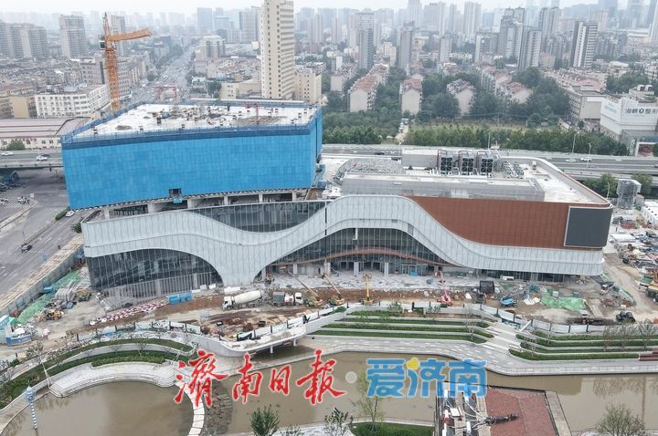京东MALL济南首店项目进展顺利，外立面施工收尾