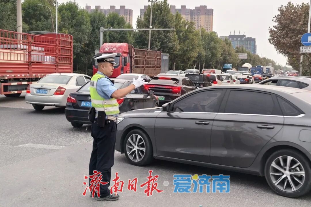 中秋假期不打烊！泉城公安为平安站岗