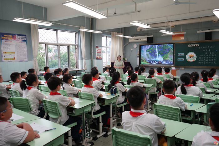 深耕体验淬真章，漫卷星河护梦长 “慧聚”——市中区2025年第四期访校活动成功举办