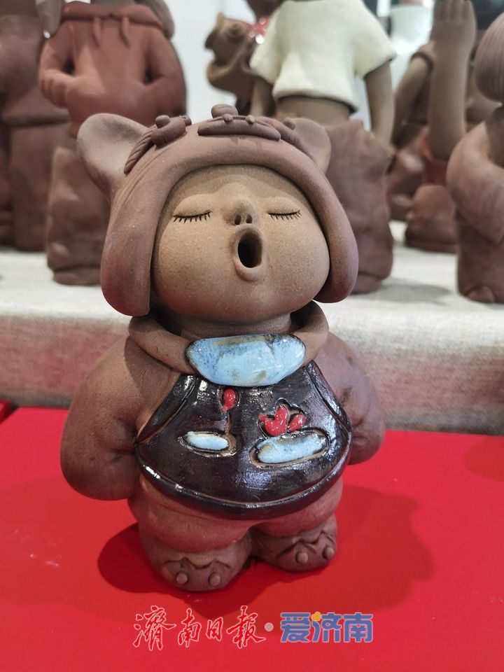 泉茶盛会遇非遗匠心：博山泥塑传承人胡云平用泥巴定格市井温情