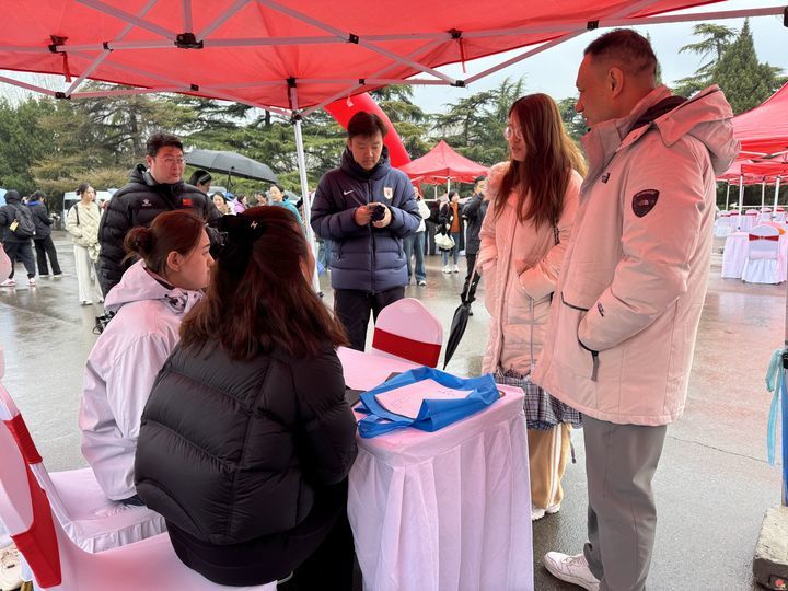 济南市举办驻济部队随军家属专场招聘会