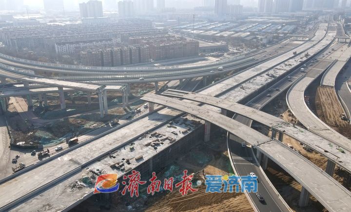 济南新建零点立交桥东西向主线桥已贯通