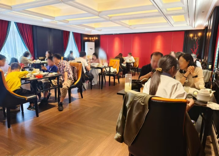 景区餐饮门店火爆 鲁菜成游客“必选项！餐饮消费预估3日迎来高峰