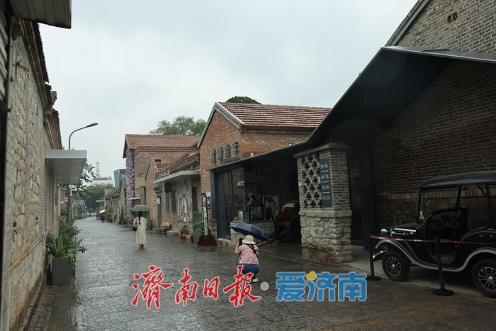 一年四季 泉在济南丨雨中上新街，别有一番韵味