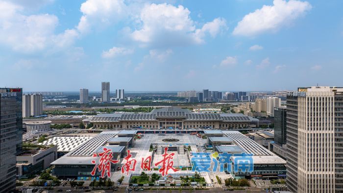一年四季 泉在济南丨济南西城碧空如洗，现代化城市风貌和生态和谐之美一览无余