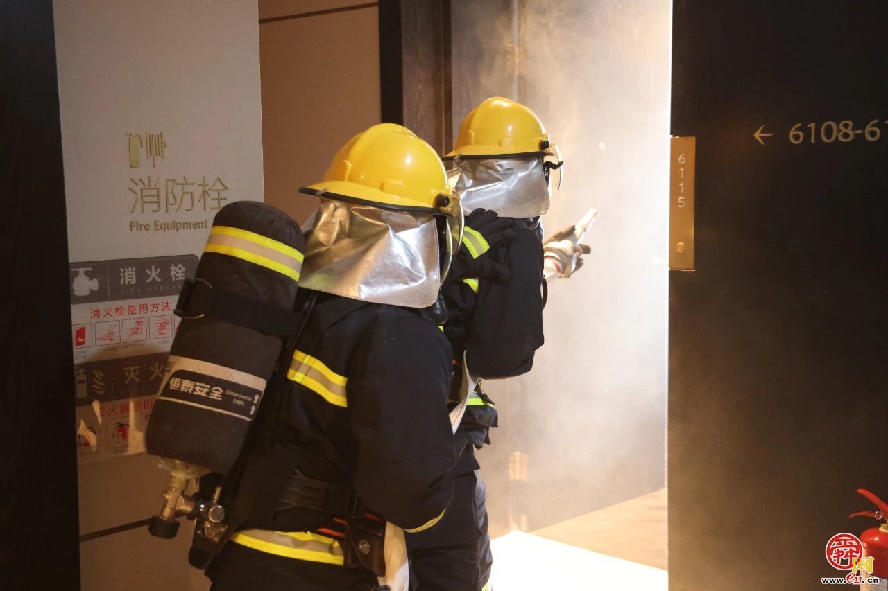 济南市组织开展高层建筑紧急疏散及高层灭火综合应急演练