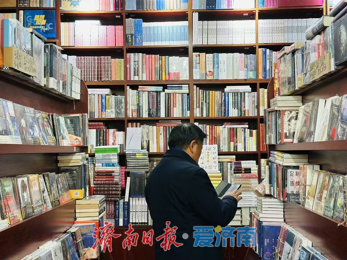 书价“缩水”，灵魂“增值”！济南不贵书店让平价书香华丽“逆袭”