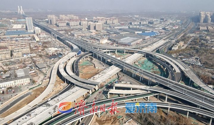济南新建零点立交桥东西向主线桥已贯通
