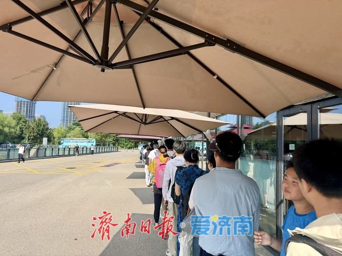 暑期末尾书香不减 济南市图书馆迎来阅读热潮