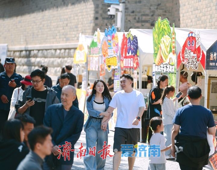 泉城国庆假期首日：满城笑语，处处欢腾