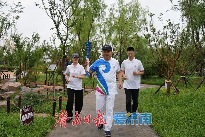 “泉”涌白沙“炬”耀科创 2025济南国际泉水节“泉炬”传递活动历城站举行