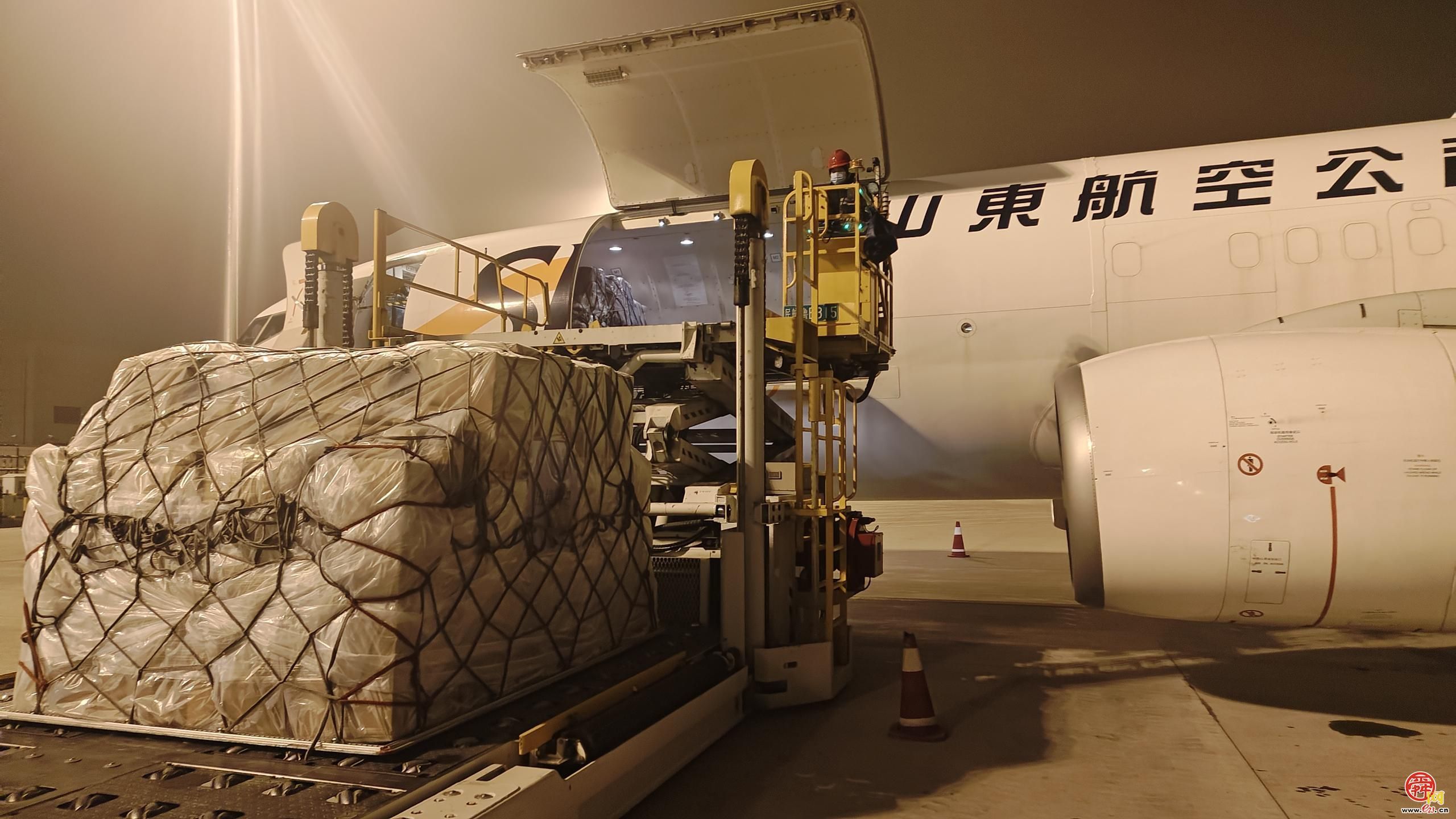山航货运首创“空中黄金走廊” “青岛-淮安-大阪”国际货运航班启航