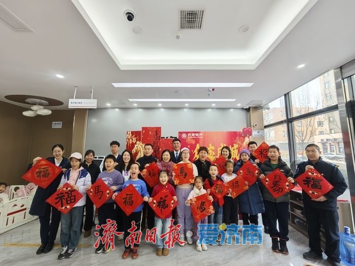 马年春节将至，街区约巴送福来