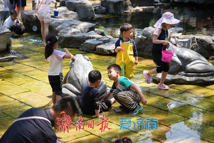 一年四季 泉在济南丨“五一”假期亲泉游升温，亲子戏水沉浸式感受泉城魅力